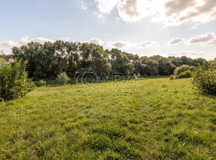 Prodej pozemku pro bydlení, 1 555 m²