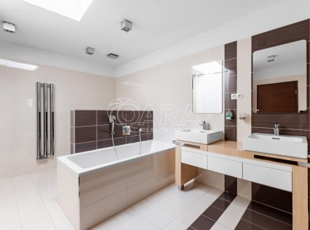 Pronájem bytu, 4+kk, 230 m²
