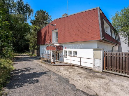 Prodej komerčního objektu, průmyslový areál, 2 971 m²