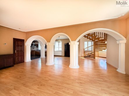 Pronájem bytu, atypický, 256 m²