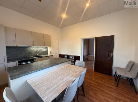 Pronájem bytu, 3+1, 150 m²