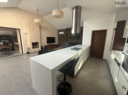 Pronájem domu/vily, 700 m²