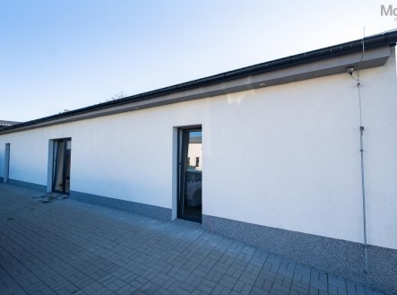 Pronájem komerčního objektu, průmyslový areál, 785 m²