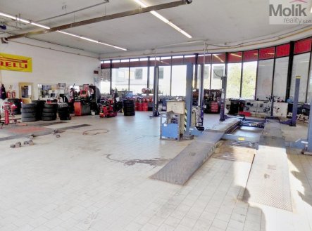 Prodej komerčního objektu, průmyslový areál, 371 m²