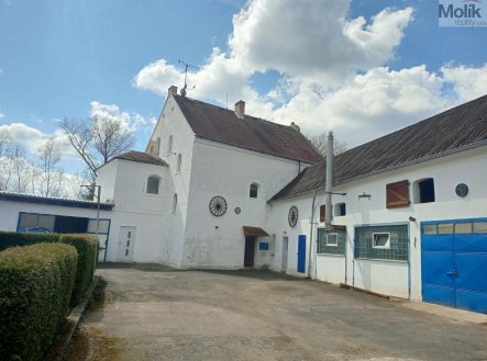 Prodej komerčního objektu, průmyslový areál, 5 836 m²