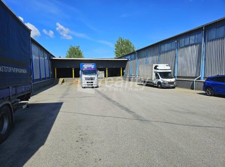 Pronájem komerčního objektu, sklad, 700 m²