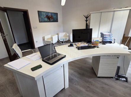 Pronájem kanceláře, 90 m²