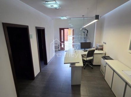 Pronájem kanceláře, 90 m²