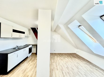 Pronájem bytu, 3+kk, 65 m²