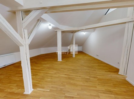 Pronájem jiné komerční nemovitosti, 151 m²