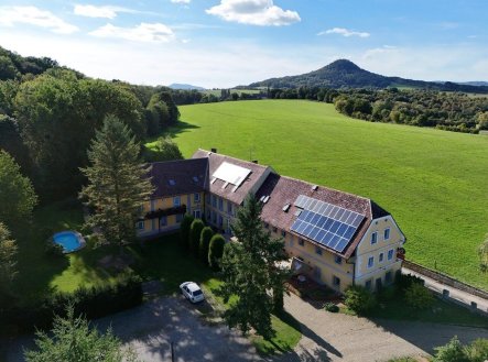 Prodej hotel, 1 100 m²