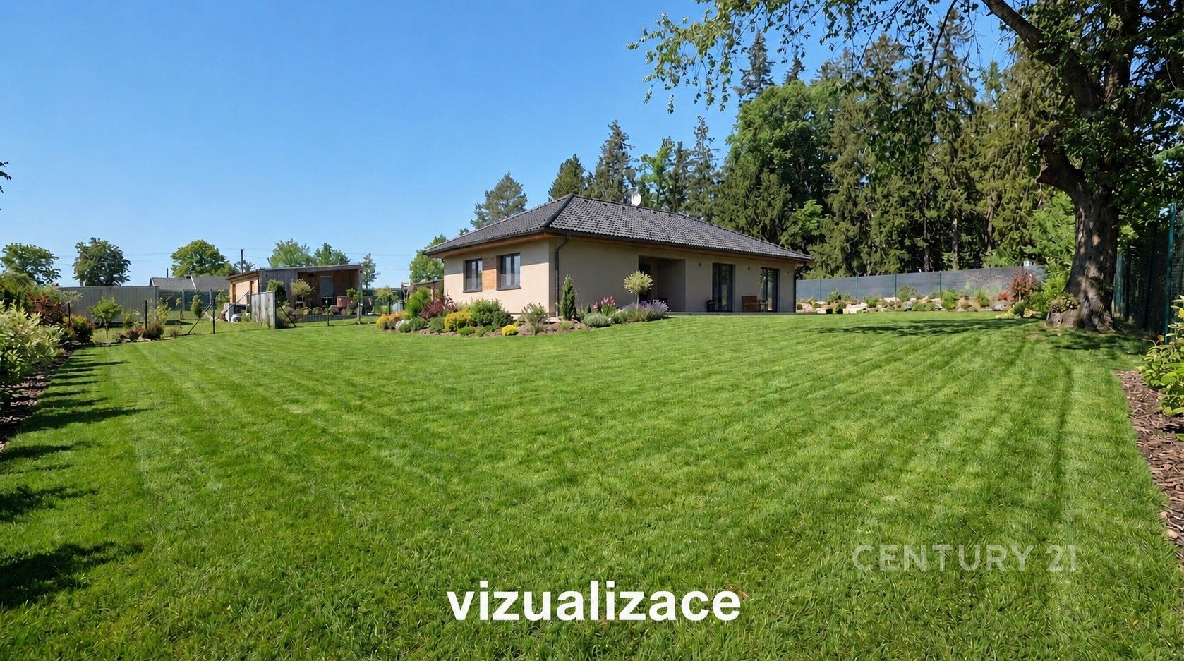Prostorná zahrada s pečlivě střiženým trávníkem, moderní bungalov, okrasné keře, klidné přírodní prostředí, ideální pro rodinné bydlení