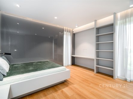 Pronájem bytu, 3+kk, 137 m²