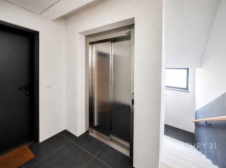 Pronájem bytu, 1+kk, 36 m²