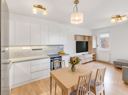Pronájem bytu, 3+kk, 75 m²