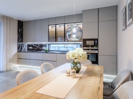 . | Prodej - dům/vila, 214 m²