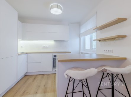 Pronájem bytu, 2+kk, 66 m²
