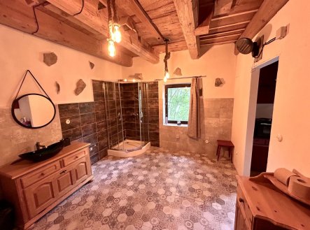 Prodej komerčního objektu, jiný, 300 m²