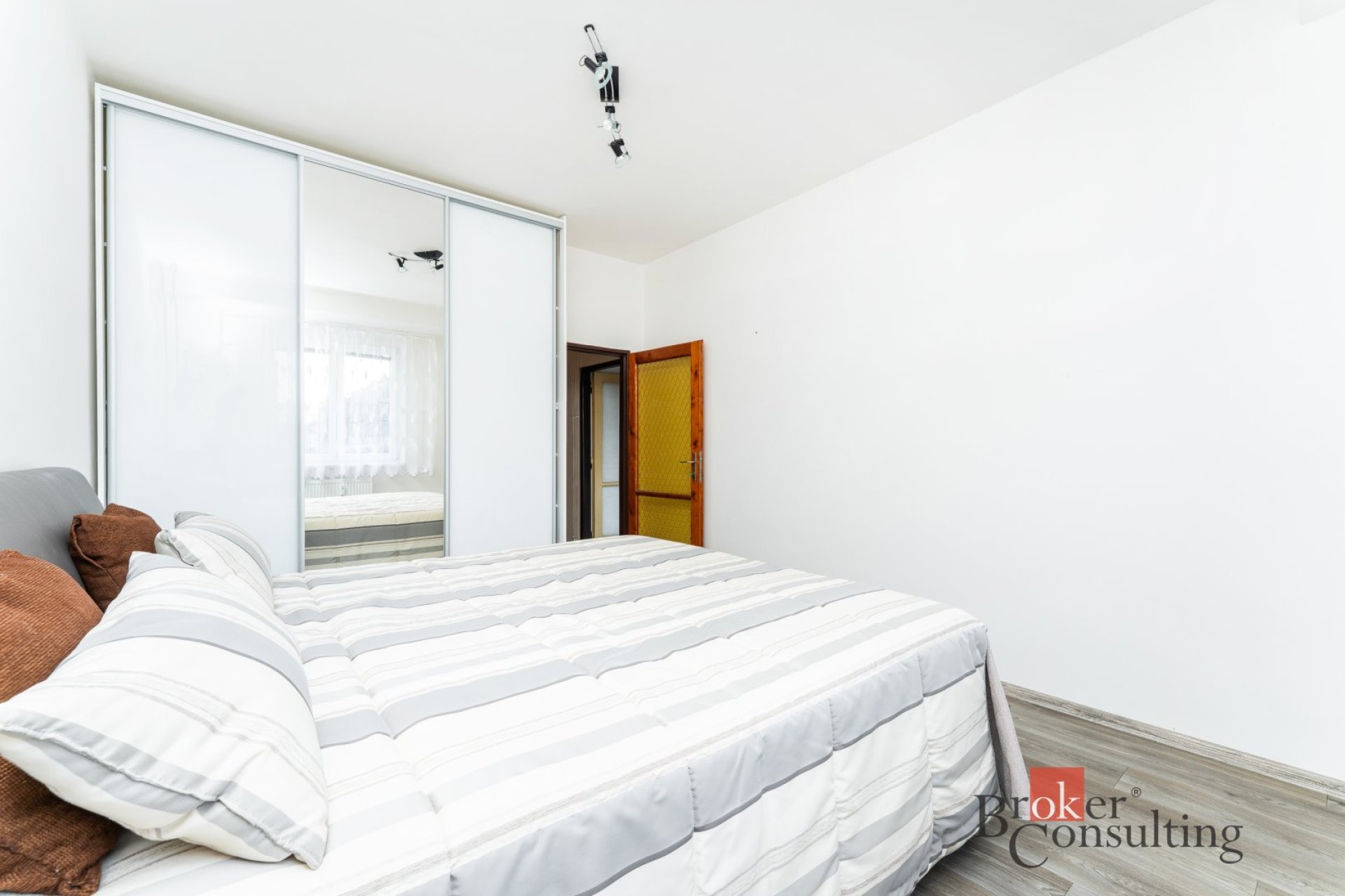 Prostorný byt 2+1, 72 m², s potenciálem přestavby na 3+kk, Praha 9 – Libeň