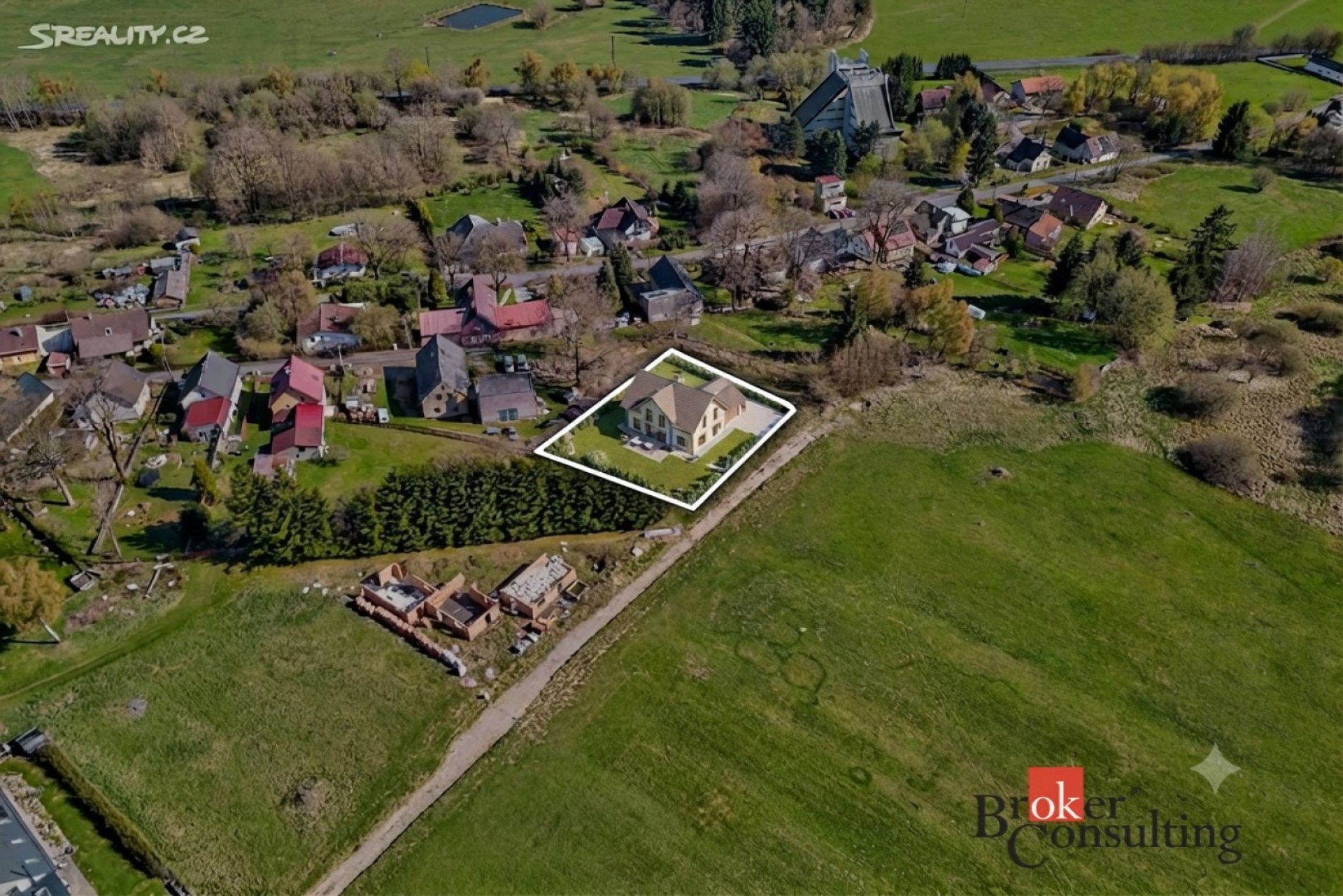 Výjimečný stavební pozemek 1 572 m² v srdci CHKO – Zádub-Závišín