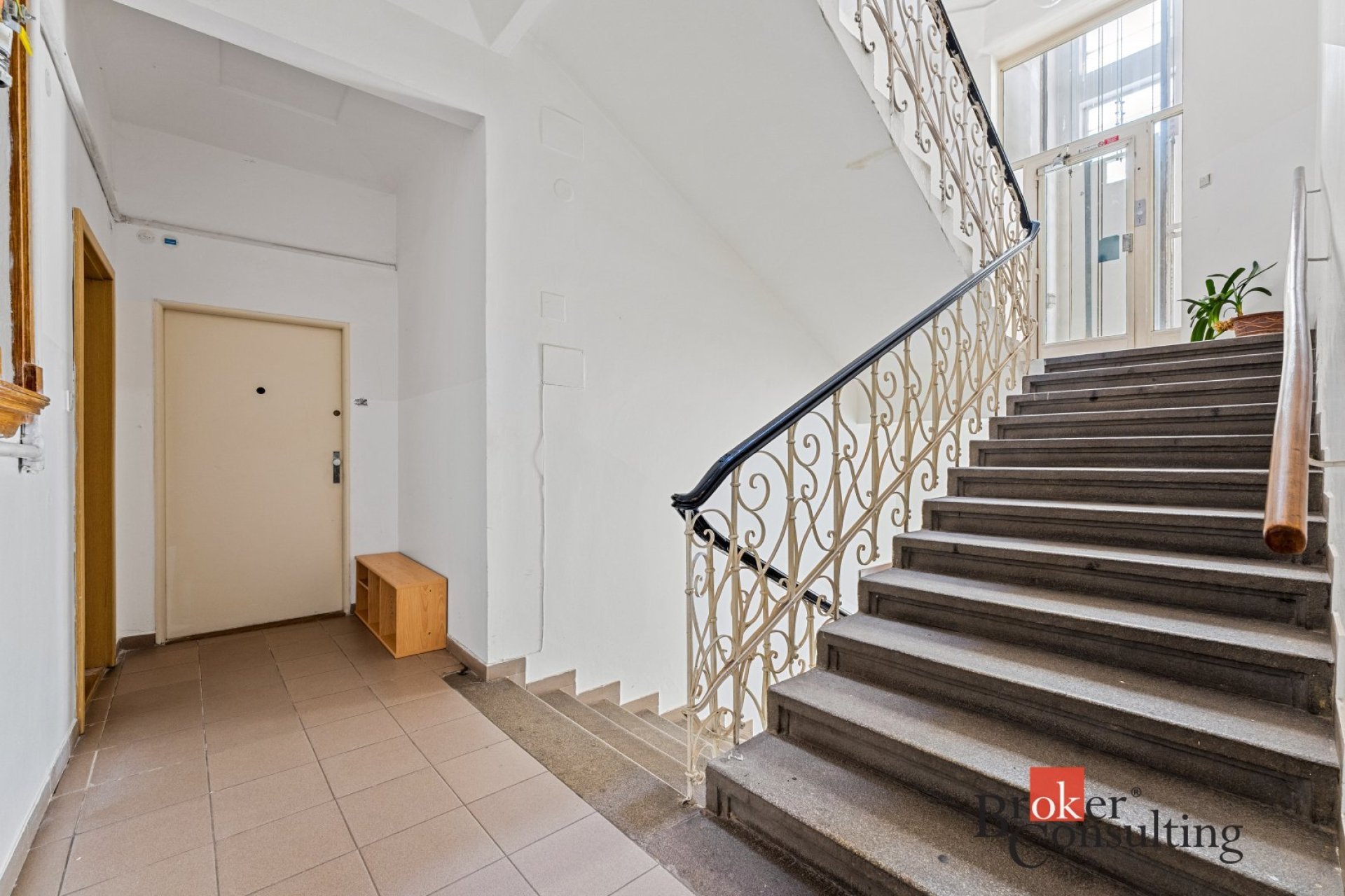 Prodej, komerční/ordinace, 238.5 m2, Hartigova 1116/83, Žižkov, 13000 Praha 3 [ID 86351]
