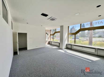 Pronájem komerčního objektu, administrativní budova, 141 m²