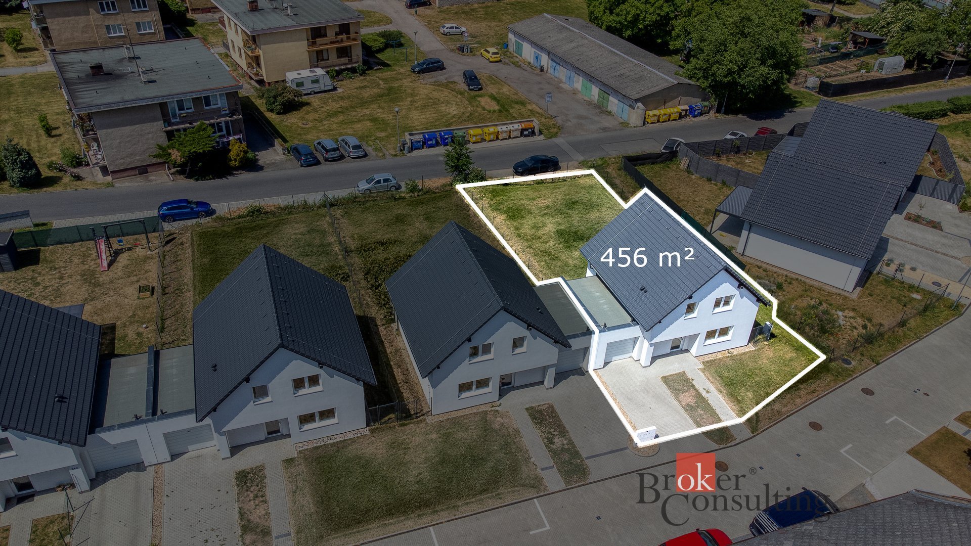 Poslední volný rodinný dům 4+kk se zahradou a garáží v Chotětově