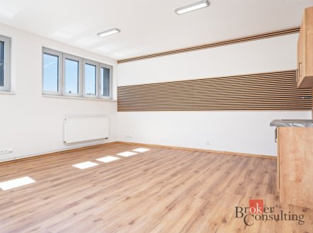 Pronájem komerčního objektu, administrativní budova, 80 m²