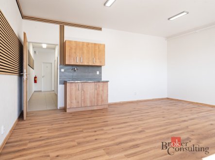 Pronájem komerčního objektu, administrativní budova, 80 m²