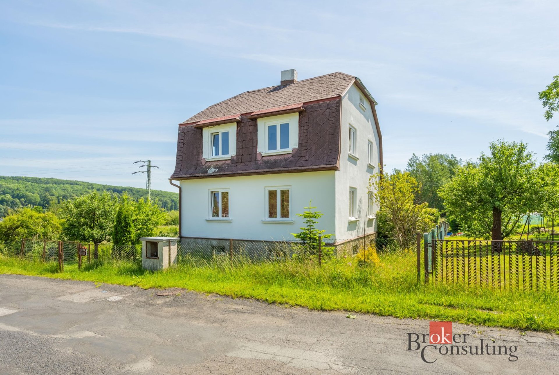 Prodej rodinného domu se zahradou a garáží – Jiřetín