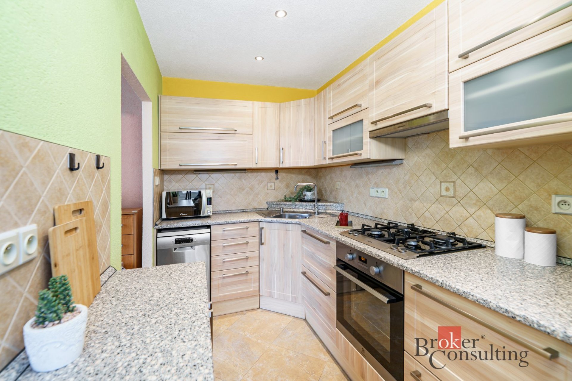 Prodej bytu 3+1 po rekonstrukci – Praha 4, Modřany, ulice Levského, 62 m² komfortu, lodžie, komora a