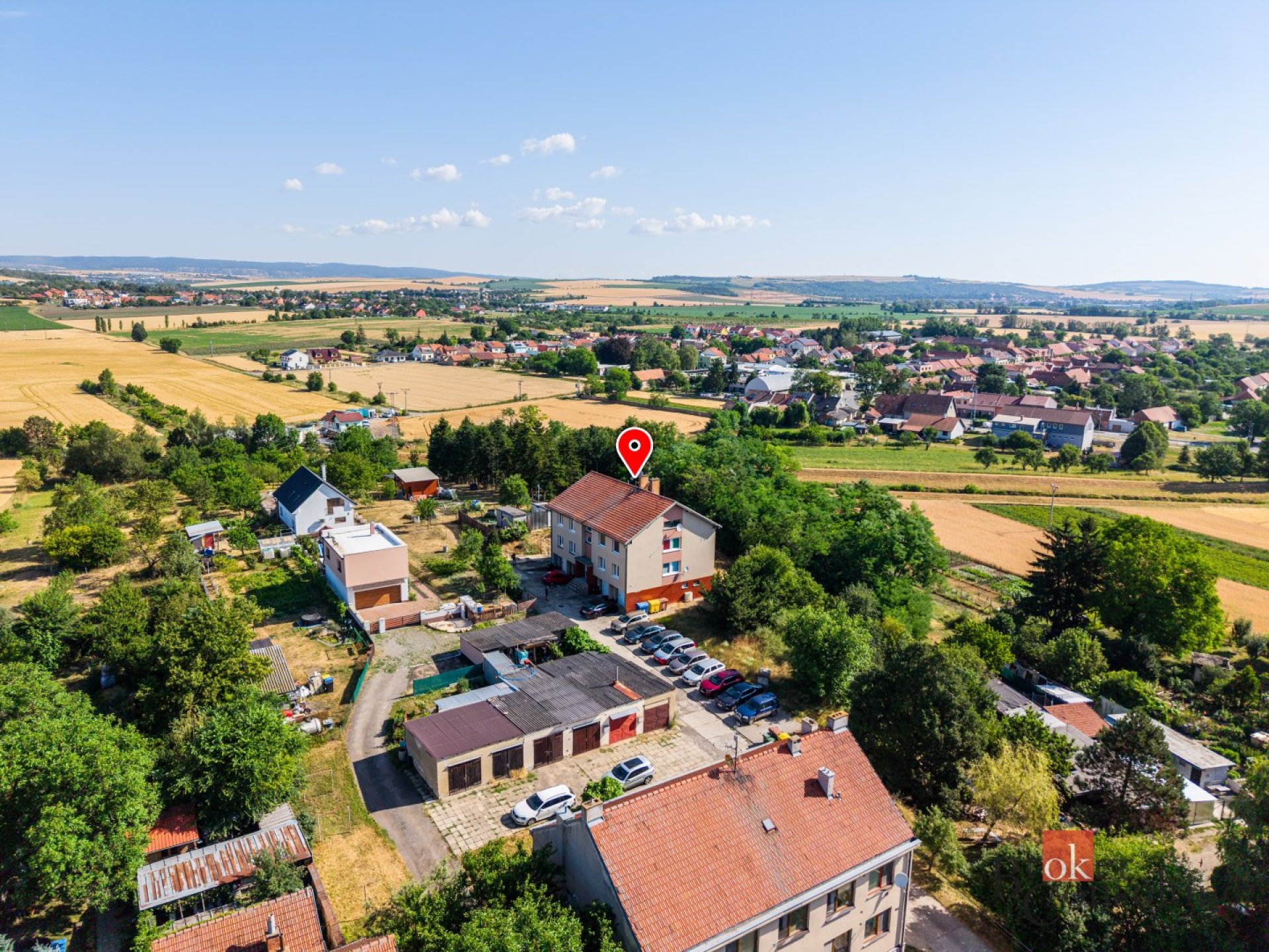 Prostorný byt 4+1 s garáží, dvěma lodžiemi a dvěma sklepy – Hrušky u Brna