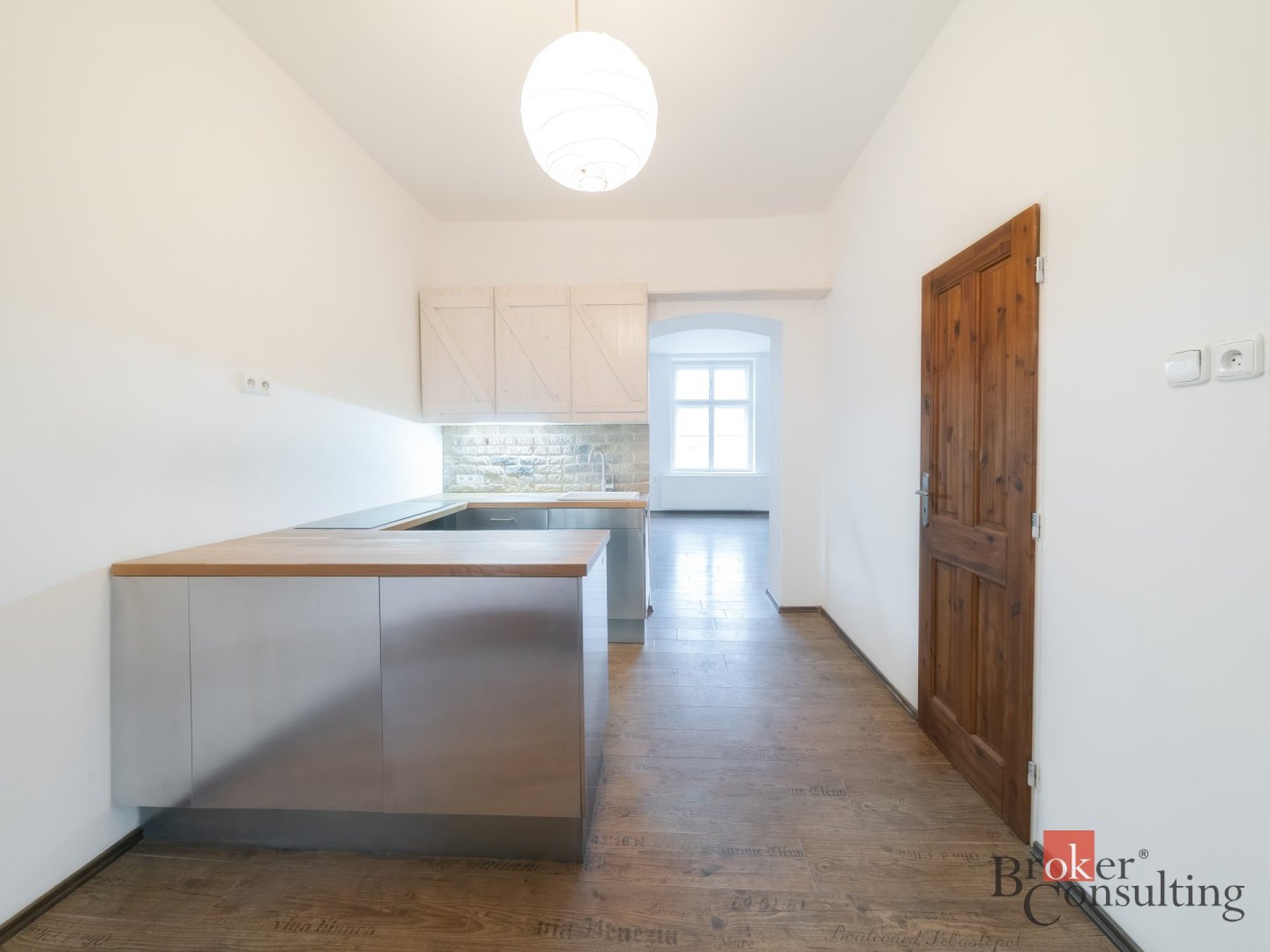 Pronájem světlého bytu s balkónem, 54 m² | cihlový dům | 12 000 Kč/měs.