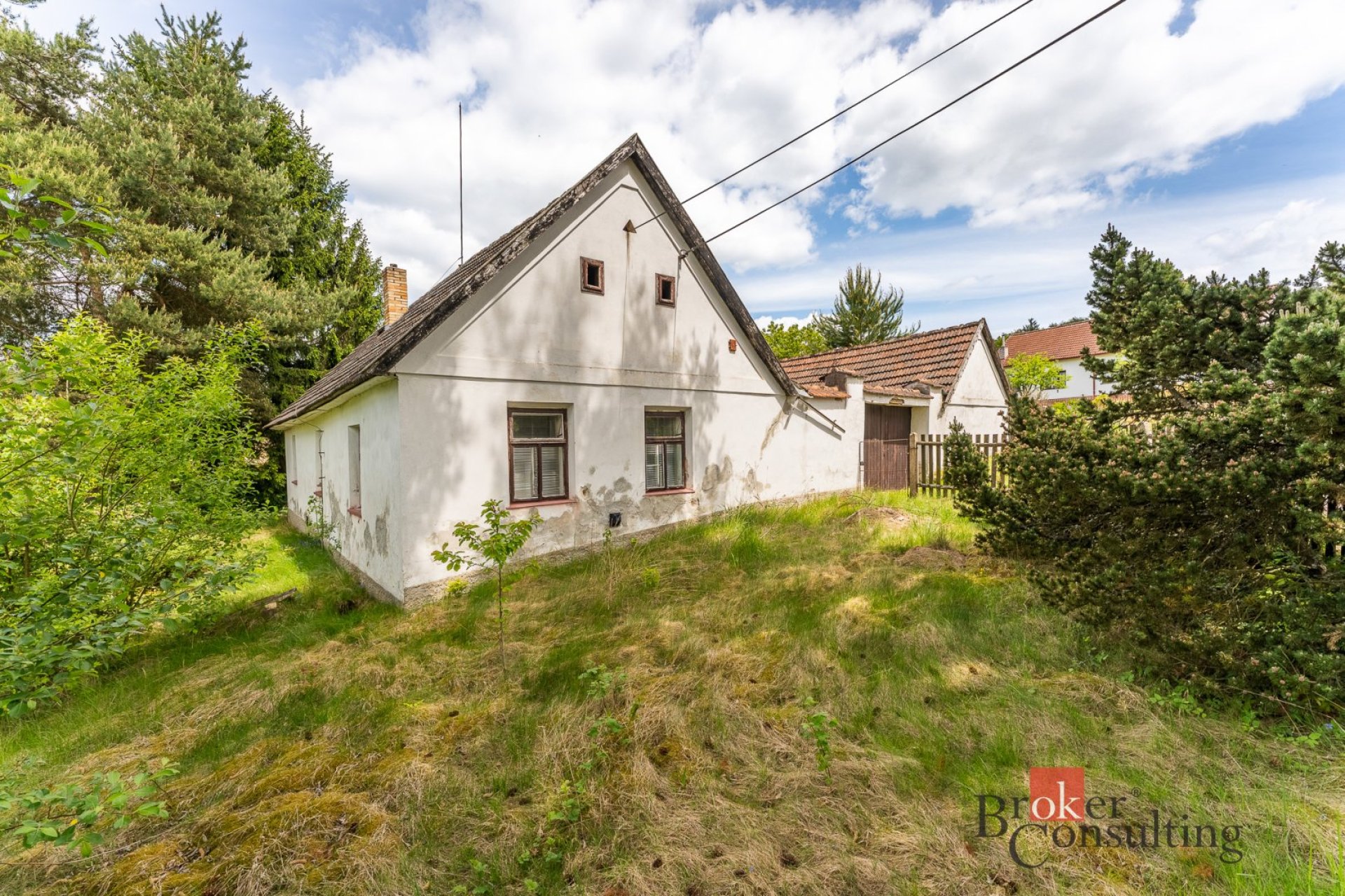 Prodej rodinného domu k rekonstrukci s pozemkem 1 205 m² a stavebním povolením – Horní Radouň