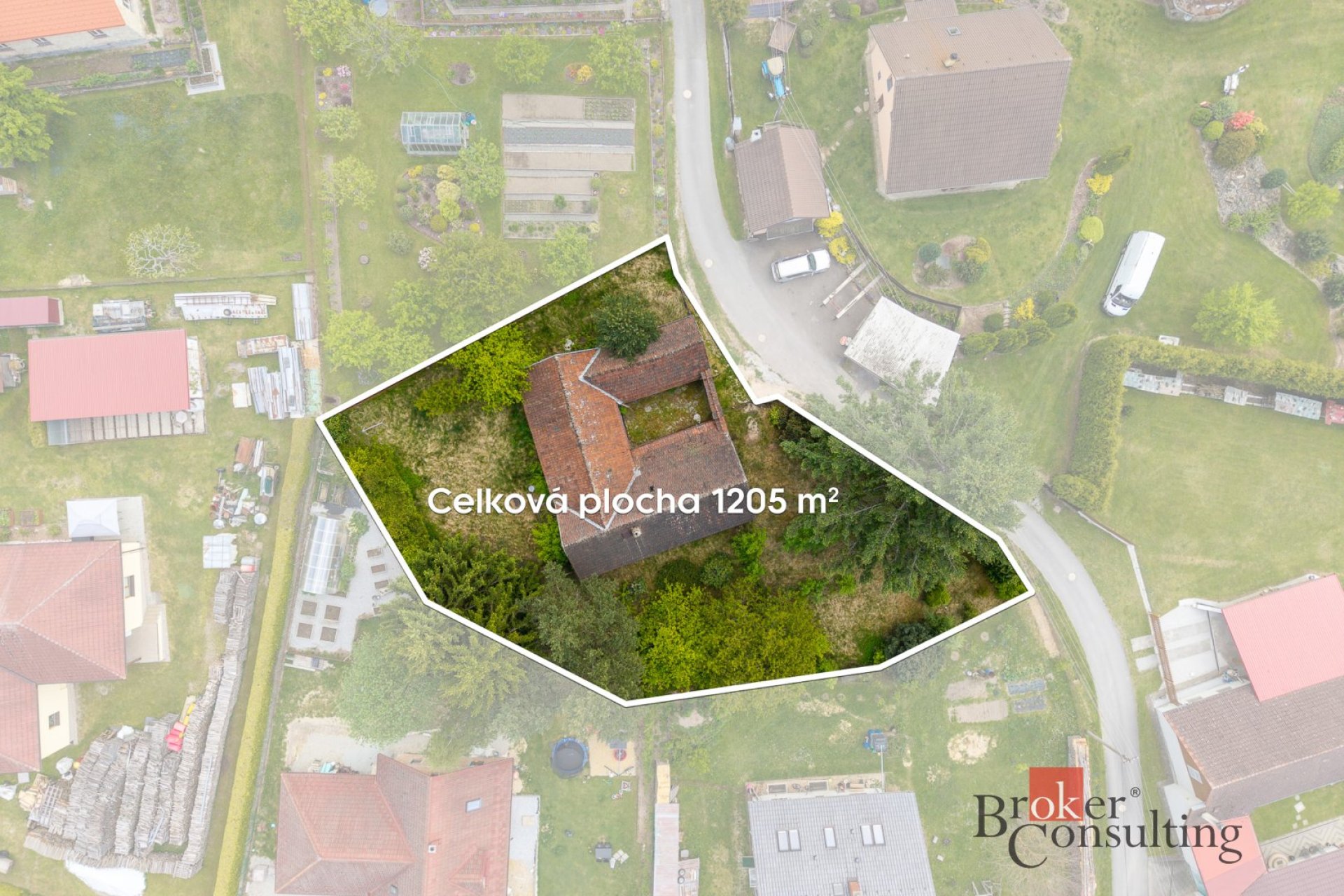 Prodej rodinného domu k rekonstrukci s pozemkem 1 205 m² a stavebním povolením – Horní Radouň
