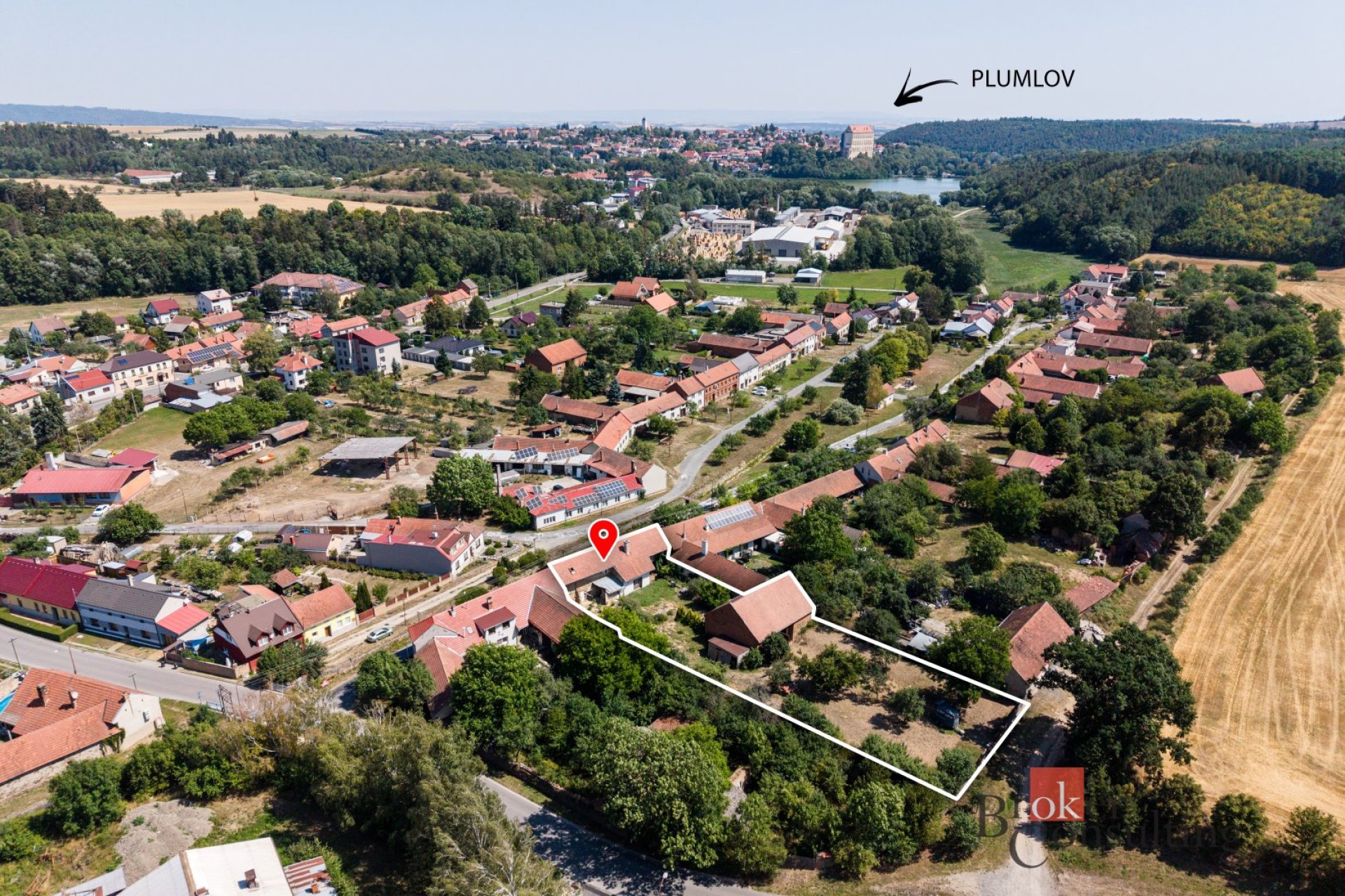 Rozsáhlý stavební pozemek s existující zástavbou a stodolou v srdci Plumlovska