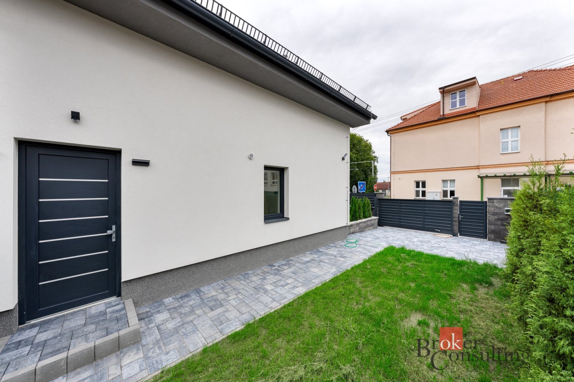 5+kk v novostavbě RD, Dřísy – vlastní zahrada, 2x parkování