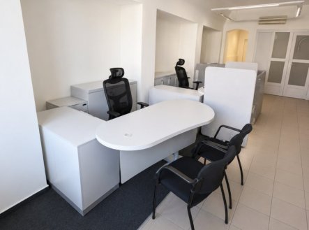 Pronájem komerčního objektu, administrativní budova, 180 m²