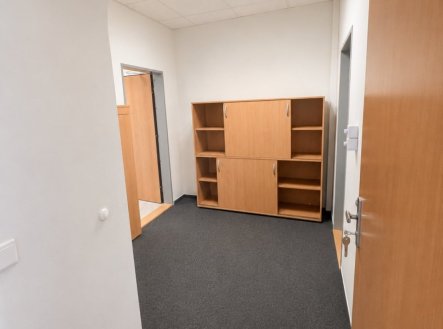 Pronájem komerčního objektu, administrativní budova, 180 m²