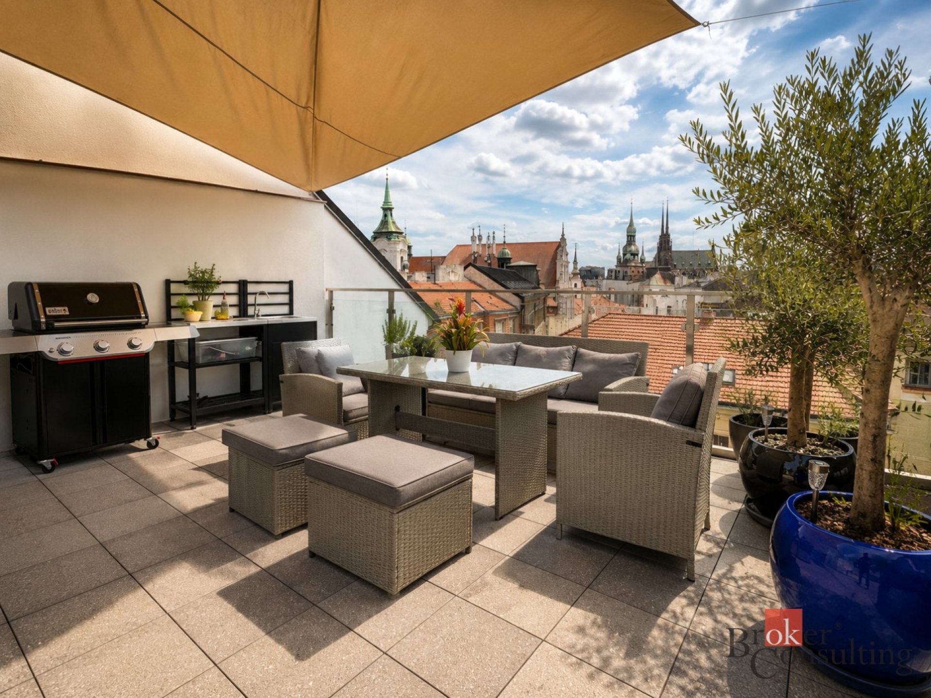 Prodej nadstandartně vybaveného bytu 4+KK v historickém srdci Brna, 200 m², dvě terasy