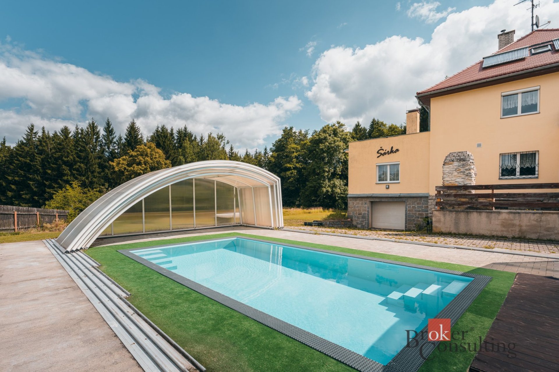 Prodej rodinného domu, užitná plocha 400 m2, pozemek 2994 m2, Karlovy Vary