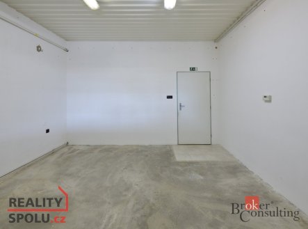 Pronájem komerčního objektu, sklad, 450 m²