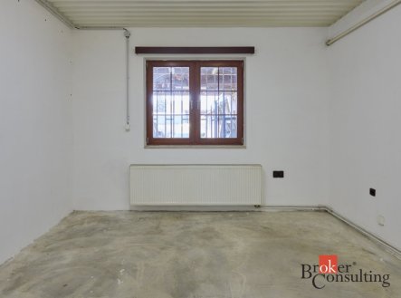 Pronájem komerčního objektu, sklad, 450 m²