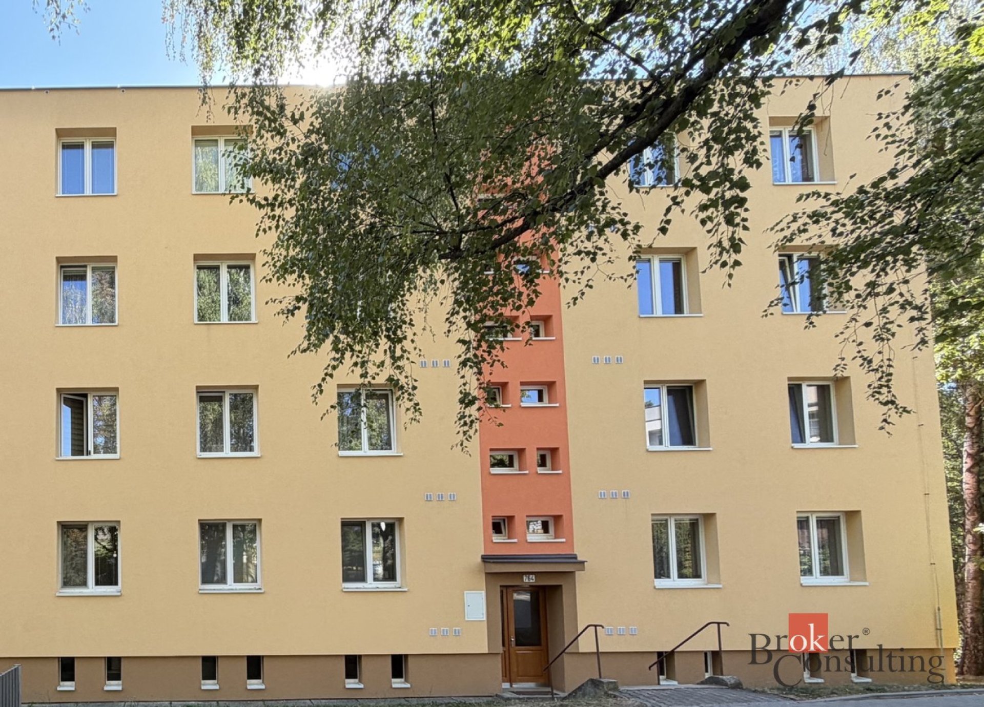 Byt v OS 2+1 ihned k nastěhování, možnost garáže 250 m od bytu