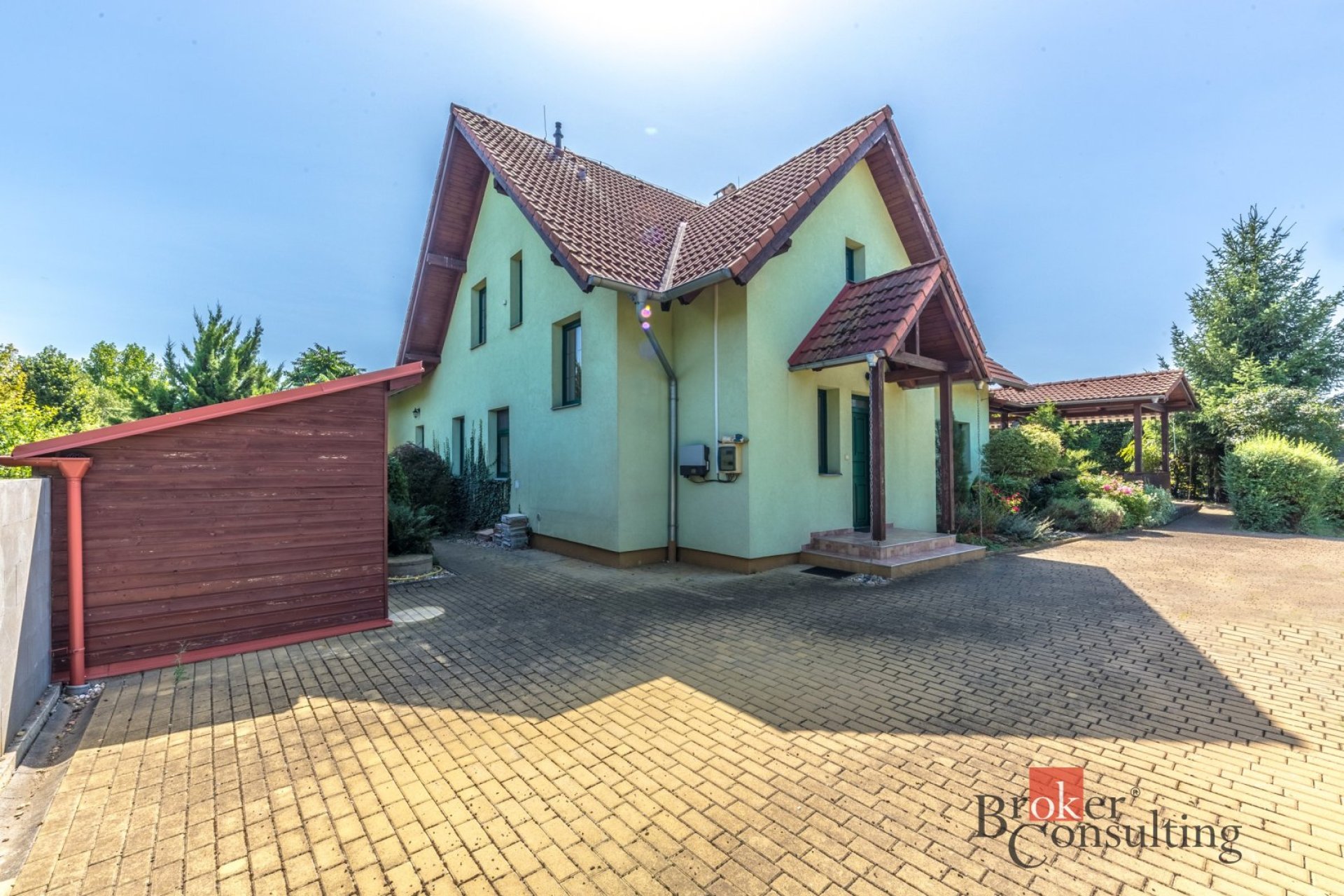 Vícegenerační rodinný dům se 3 bytovými jednotkami v Mratíně , 260 m², pozemek 822 m²