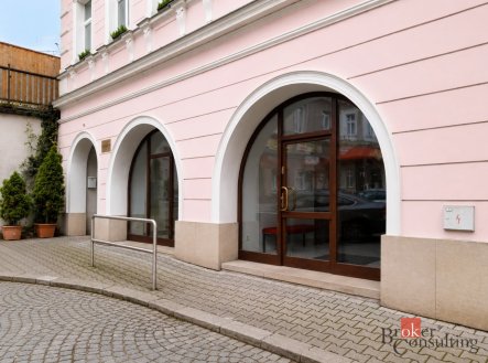 Pronájem komerčního objektu, administrativní budova, 130 m²