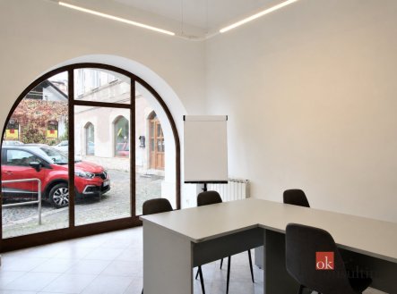 Pronájem komerčního objektu, administrativní budova, 130 m²