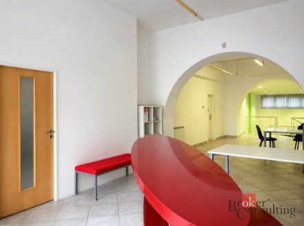 Pronájem komerčního objektu, administrativní budova, 130 m²