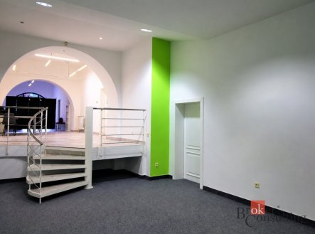Pronájem komerčního objektu, administrativní budova, 130 m²