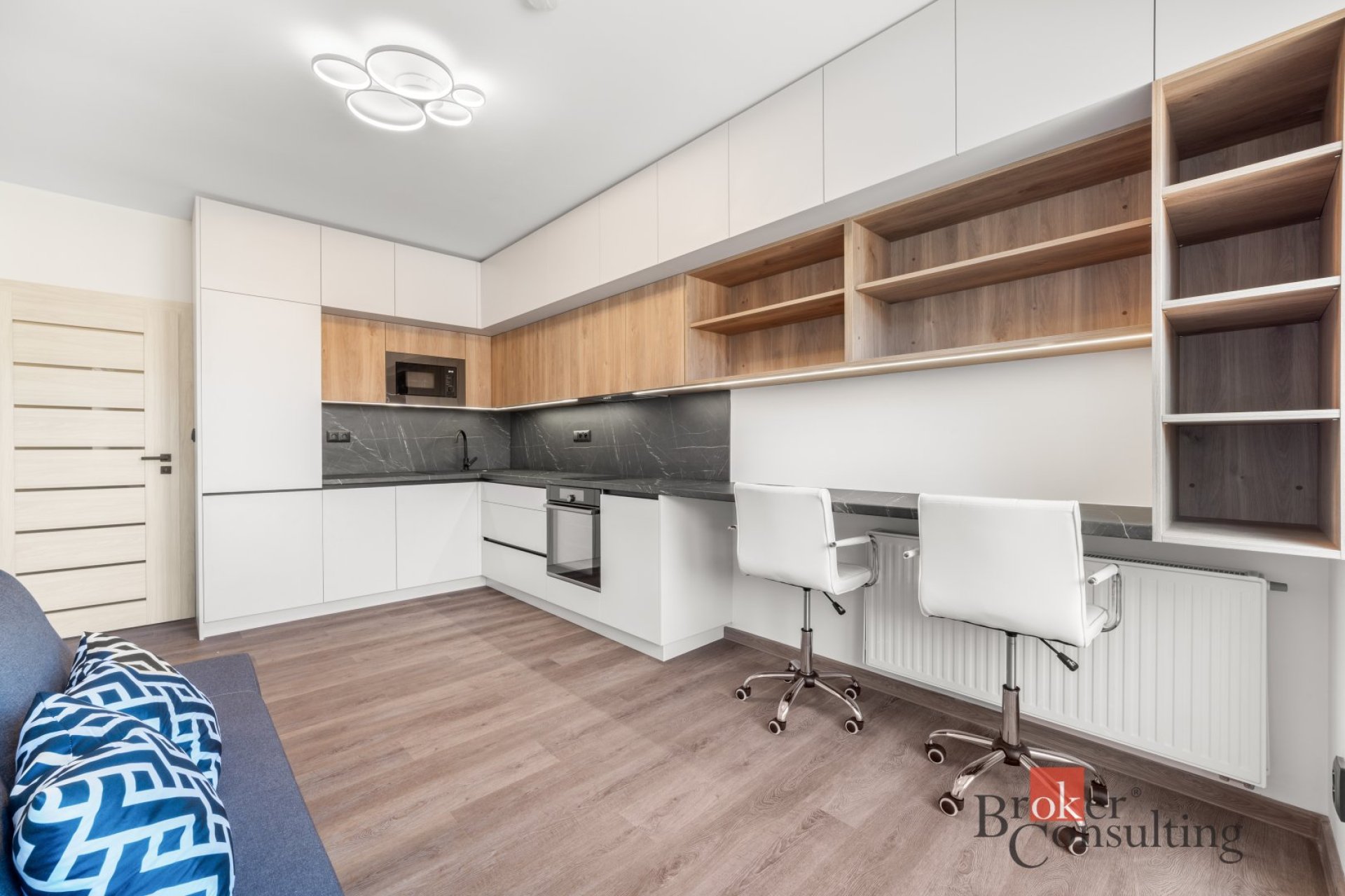 Pronájem, byty 1+kk, 24 m2 rozkládací postel, sedačka, vestavné skříně